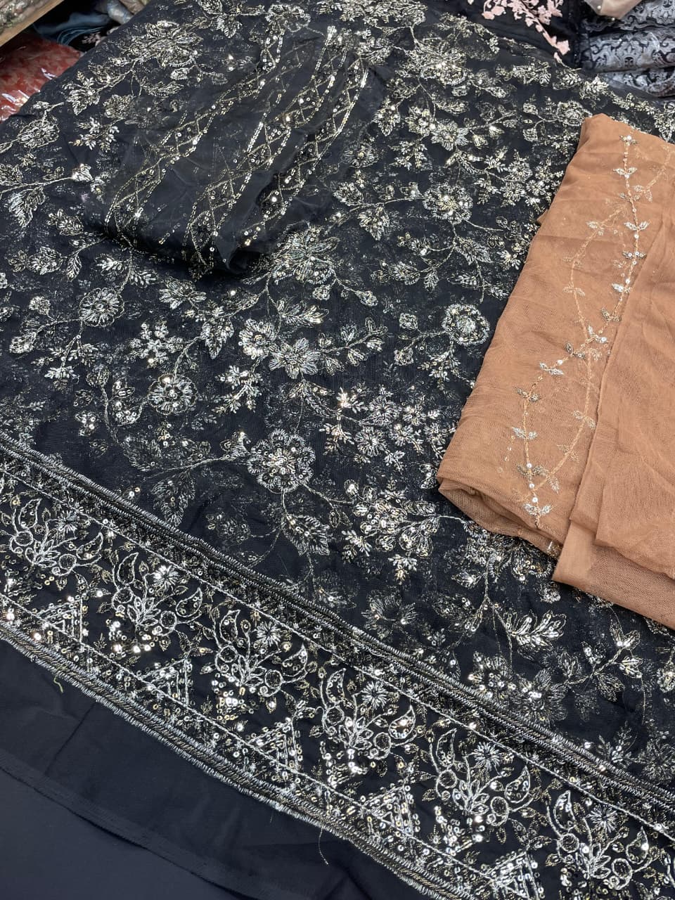 Embroidered front neckline on organza Arzoofficial