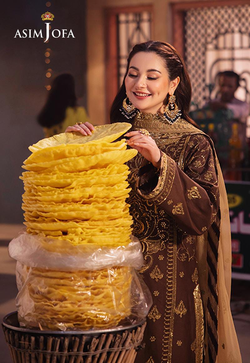 Embroidered center panel on twisted silk