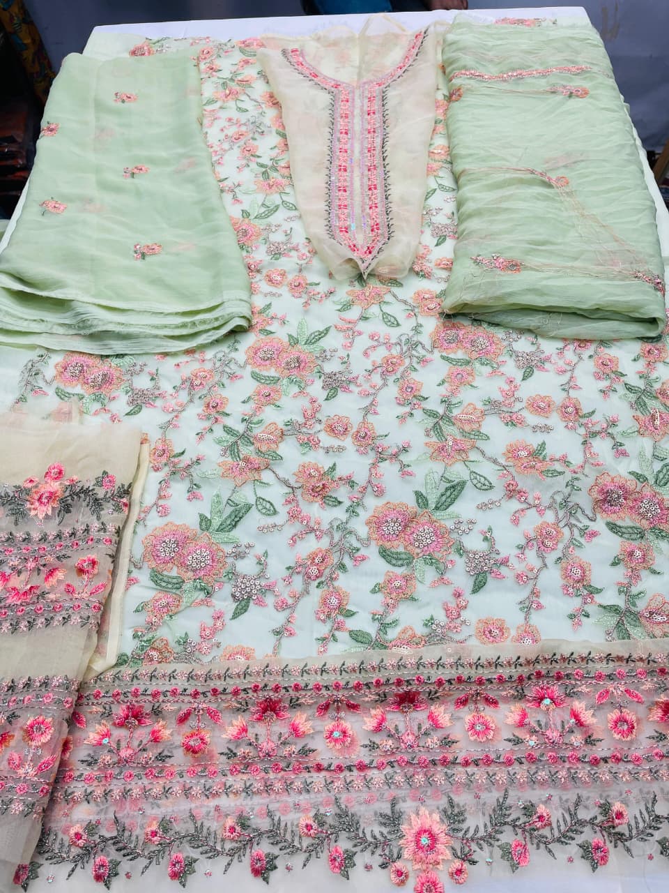 Green Lawn/Chiffon – Unstitched 2-Piece Suit