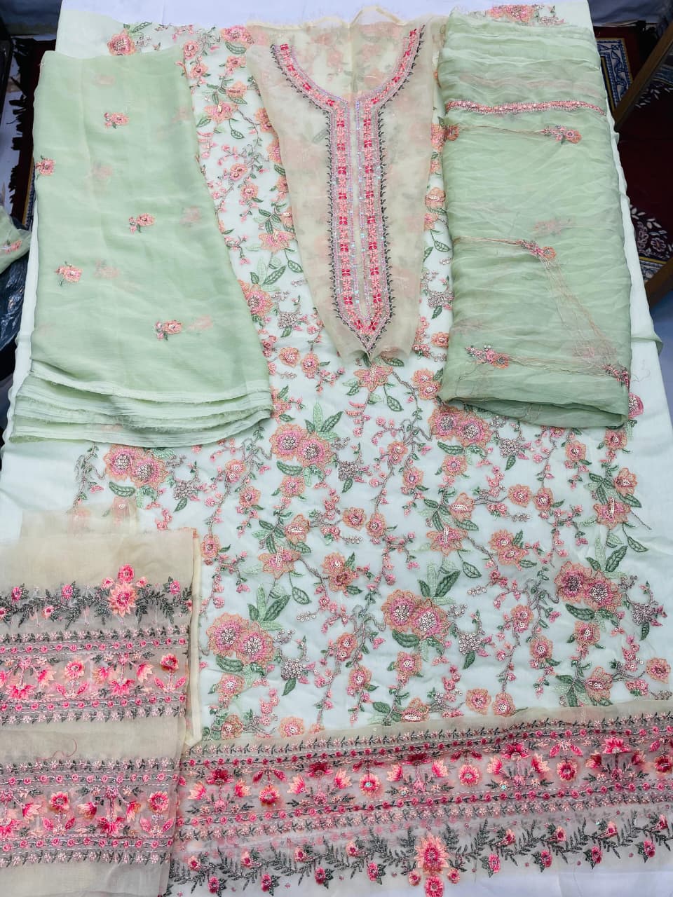 Green Lawn/Chiffon – Unstitched 2-Piece Suit