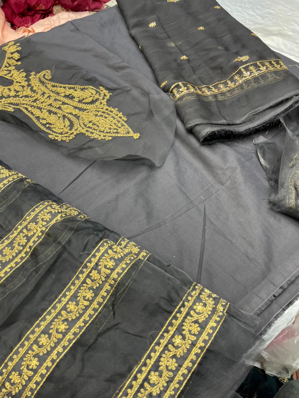 Black Lawn – Unstitched 3-Piece Suit