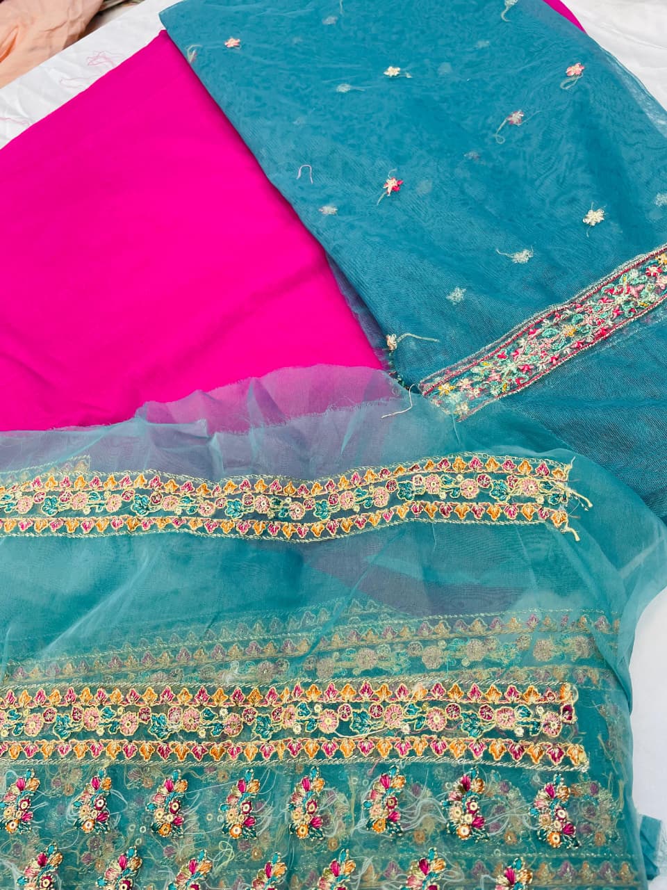 Magenta Lawn – Unstitched 3-Piece Suit