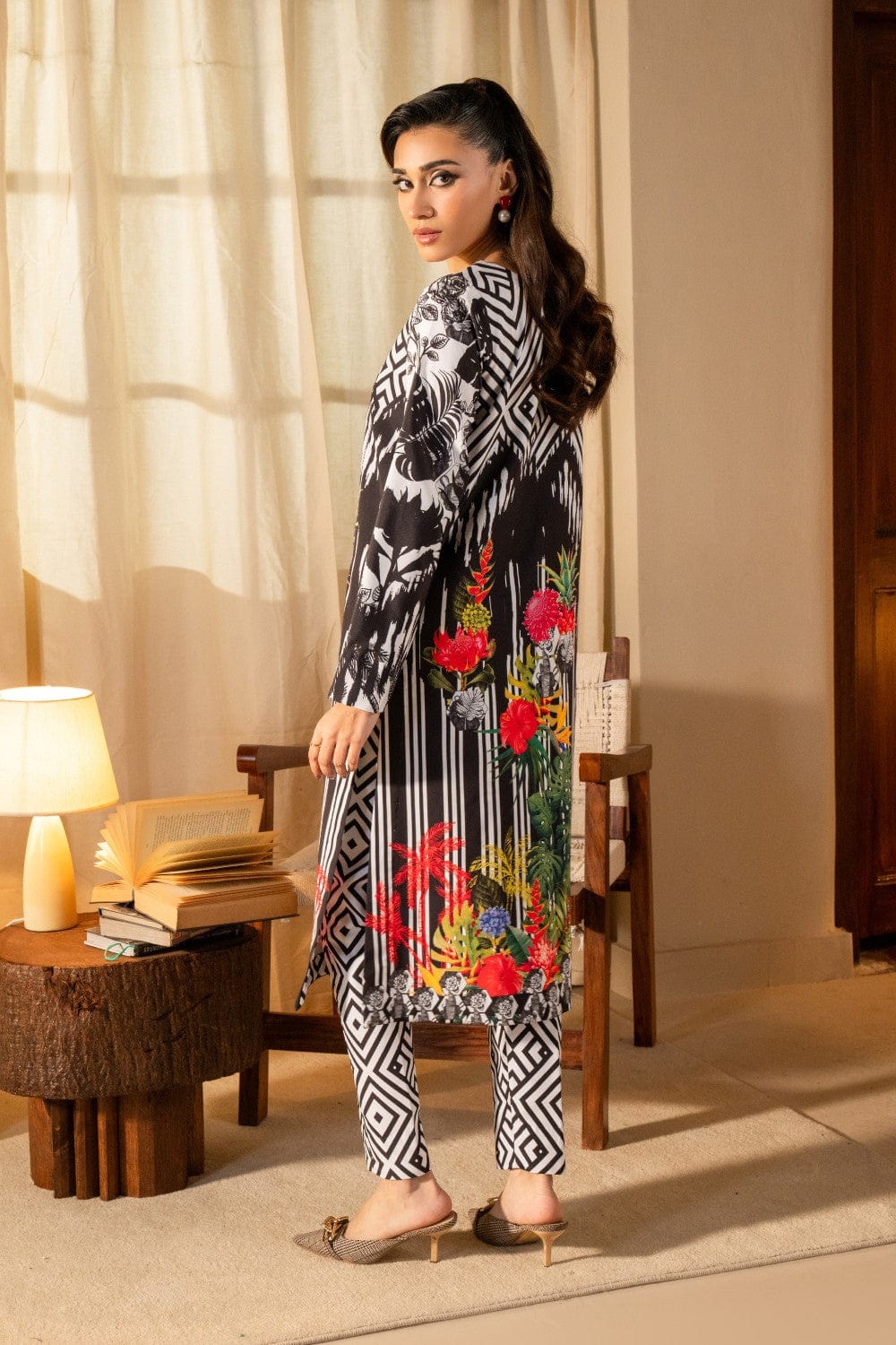 Black & White Tropical Printed 2-Piece Suit code 004
