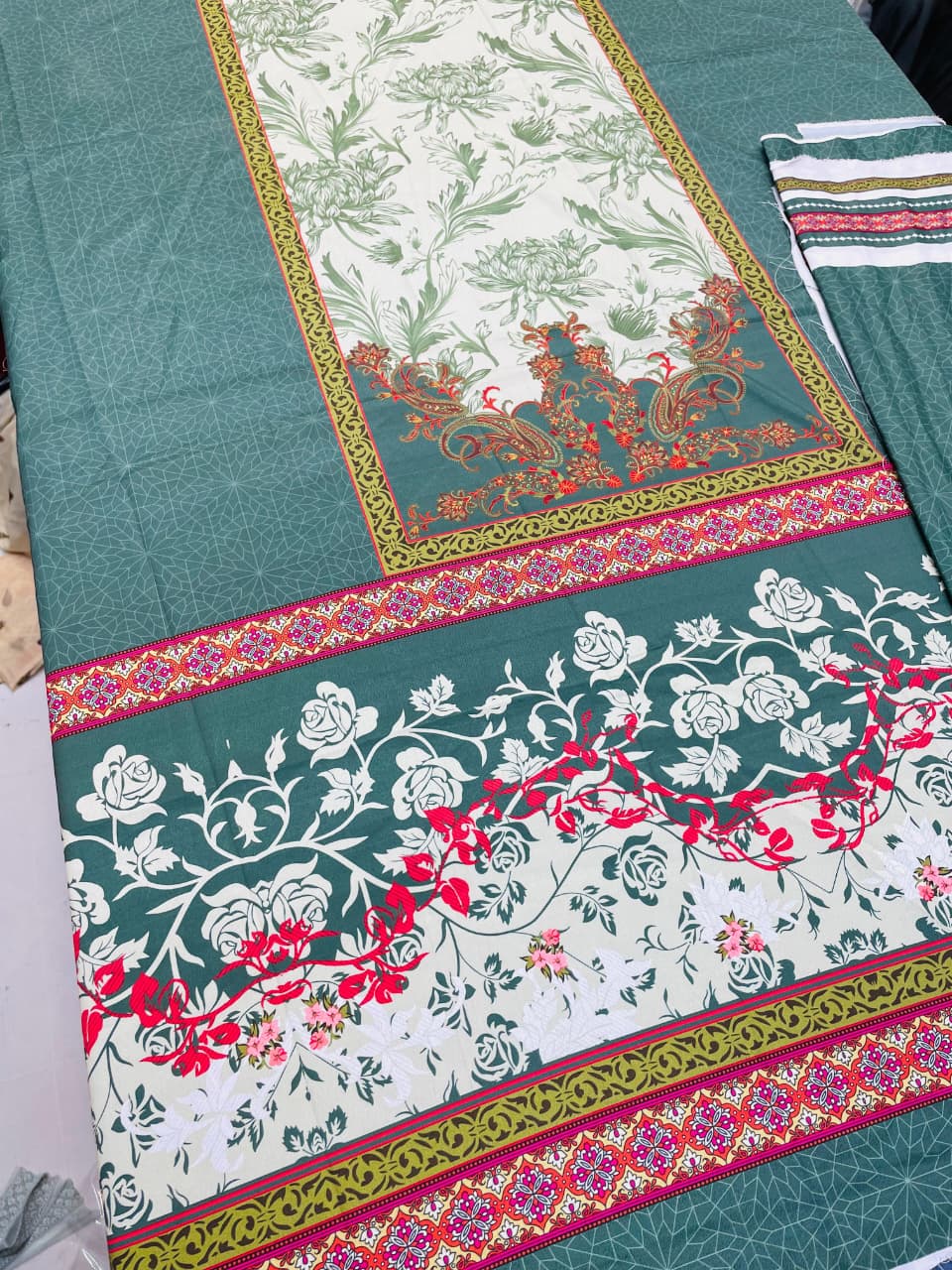 Elegant Green Floral Print Fabric Set – Unstitched 2-Piece code 040