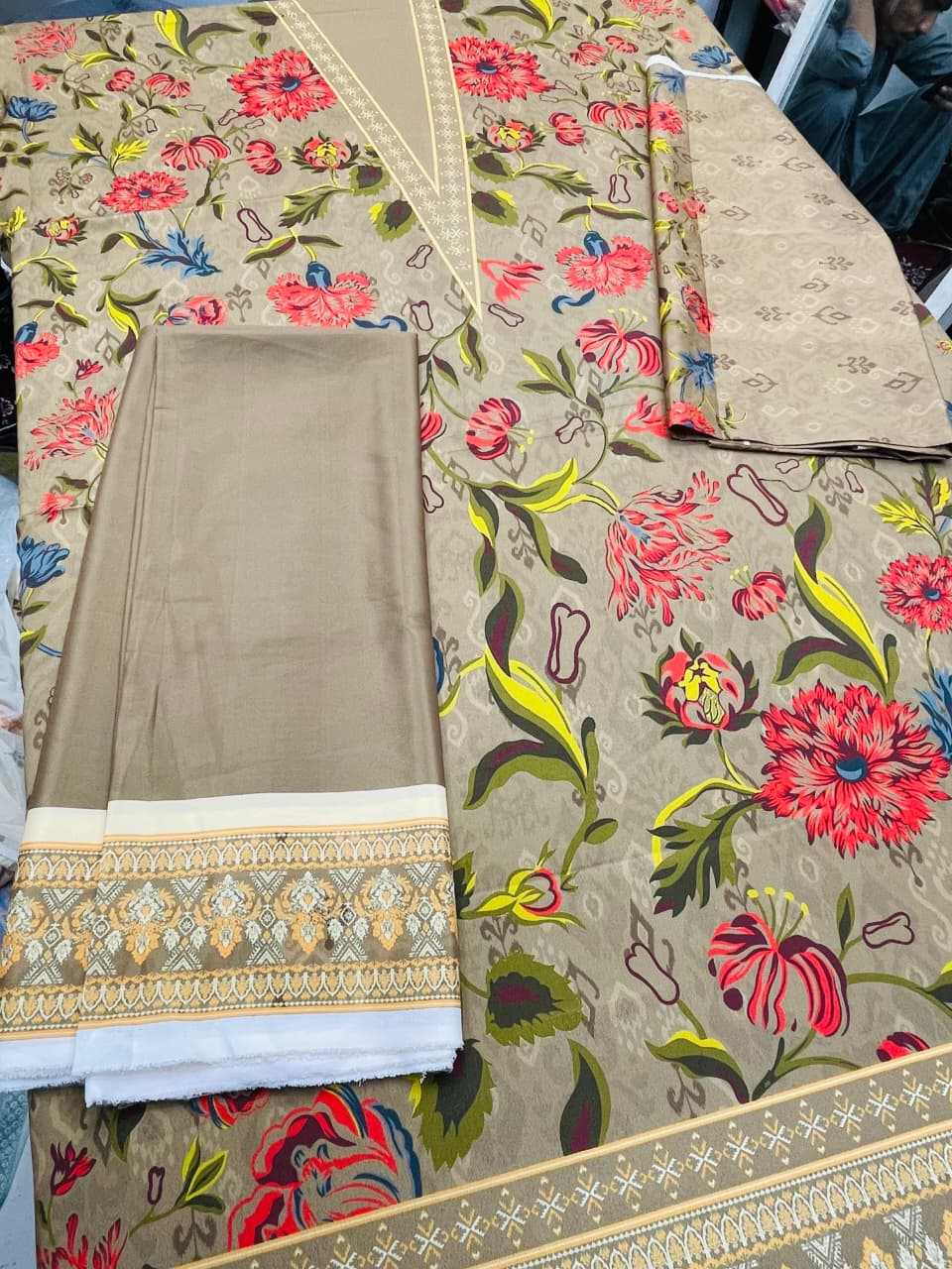 Elegant Floral Printed Unstitched 2-Piece Suit code 026